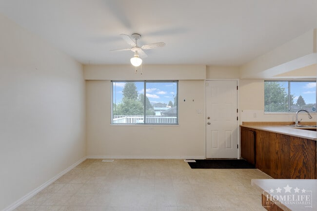 Building Photo - Spacious 3 Bedroom + 2 Bathroom Family Home in North Burnaby