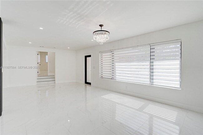 Building Photo - 175 NE 120th St