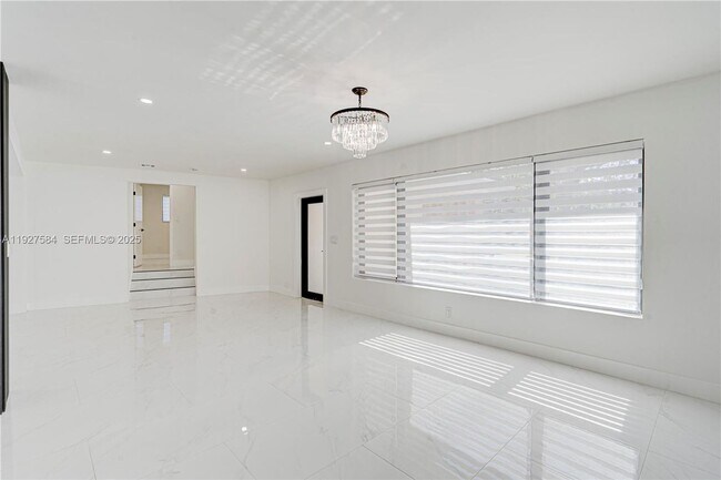 Foto del edificio - 175 NE 120th St