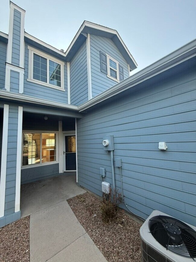Foto del edificio - 2 Bedroom 3 Bathroom Townhome Backing to Open Space