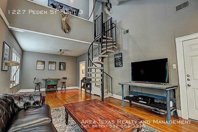 Building Photo - Charming Home in Houston!