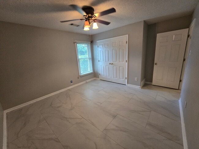 Building Photo - 4220 Glenroy Dr