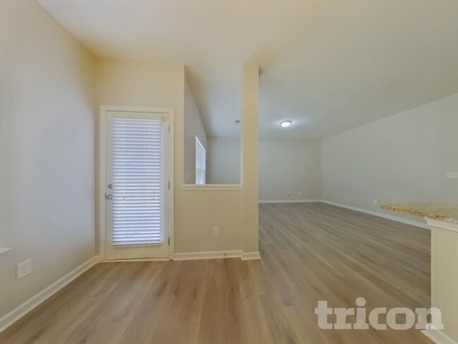 Building Photo - 3333 Lowland Dr