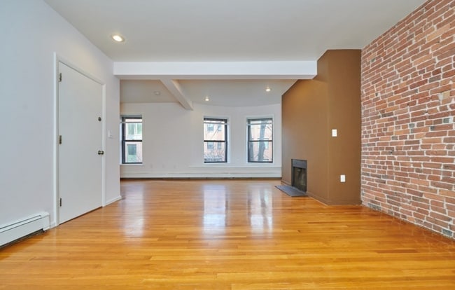 Building Photo - 36 Symphony Rd