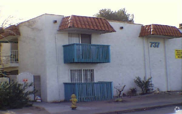 Building Photo - 737 E Twain Ave