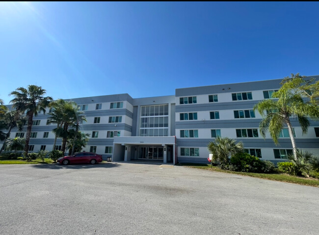 Foto del edificio - 14830 Naranja Lakes Blvd