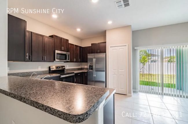 Foto del edificio - Modern 3-Bedroom Townhome in Prime Tampa L...