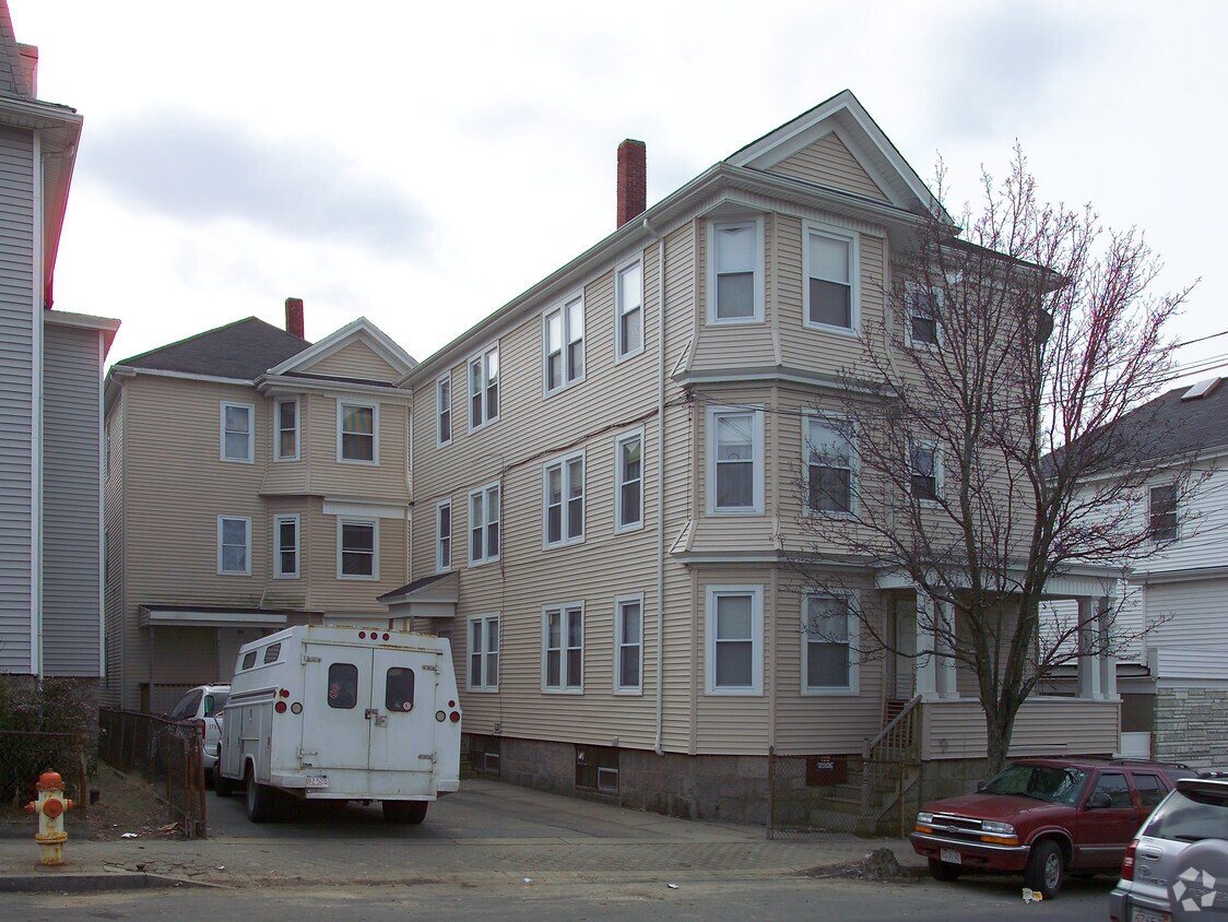 Primary Photo - 311-313 Columbia St