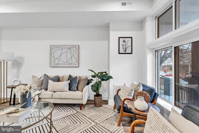 Foto del edificio - 3202 McElderry St