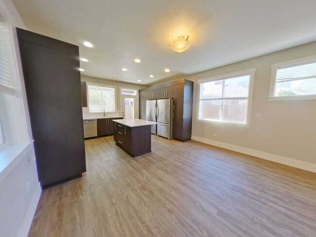 Foto del edificio - 335-337 NW 18th St.