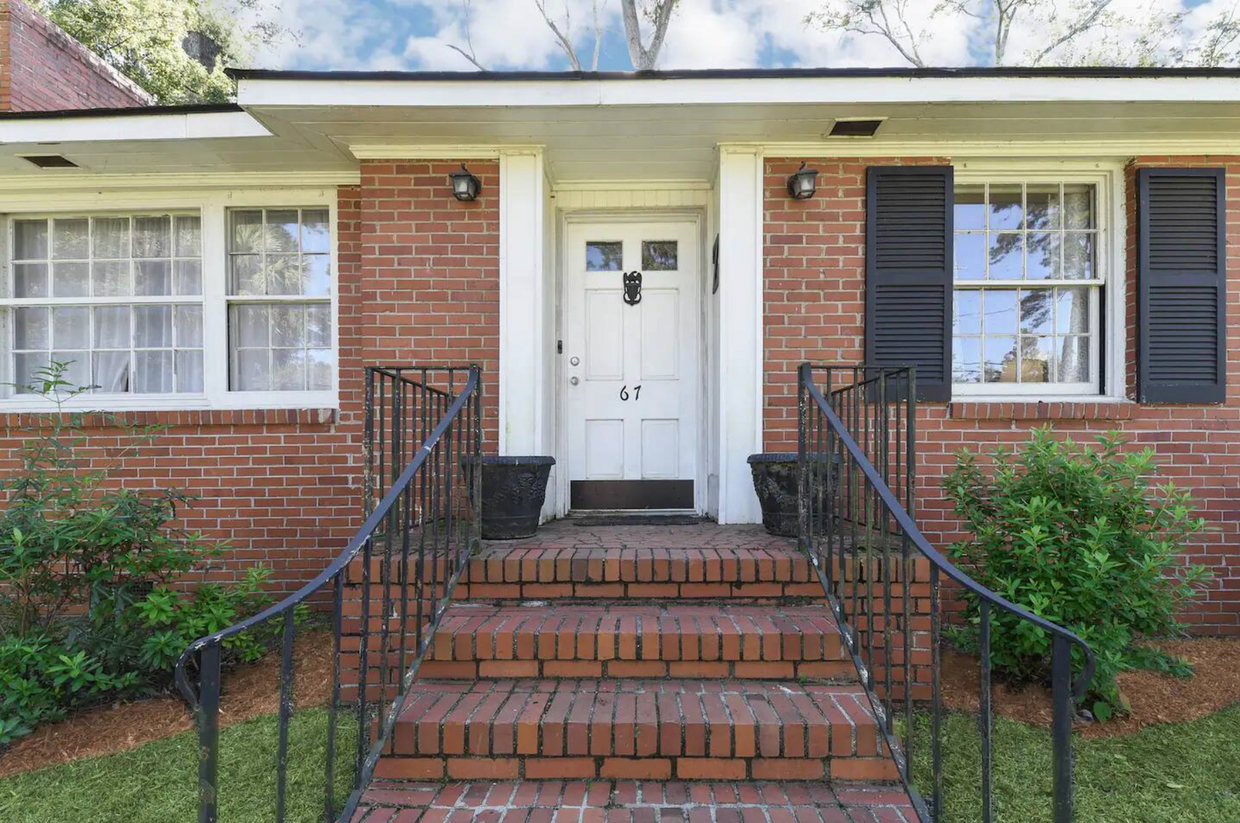 Primary Photo - Spacious 3-Bedroom, 1-Bathroom Home in Sav...