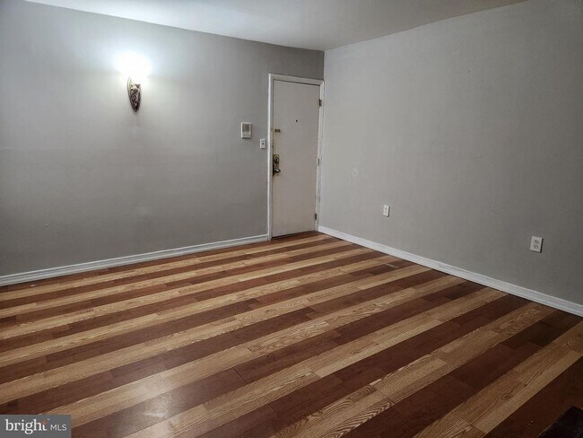 Foto del edificio - 403 W 6th St