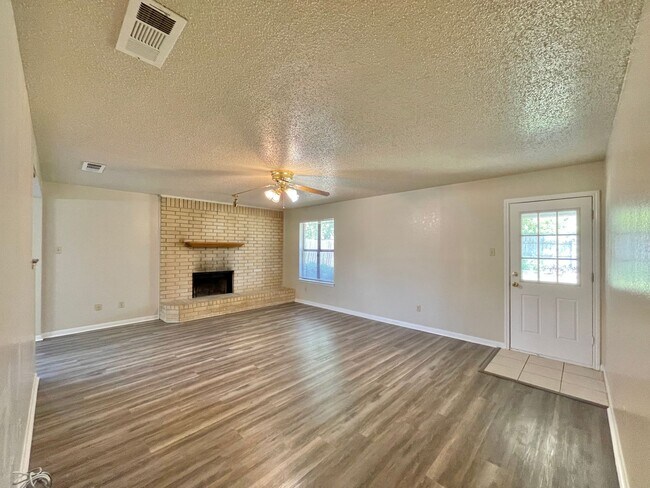 Building Photo - Viewable Now!  Pets Accepted!