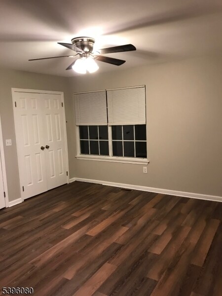 Foto del edificio - 404 Wedgewood Cir