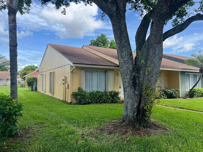 Foto del edificio - 4691 Orleans Ct