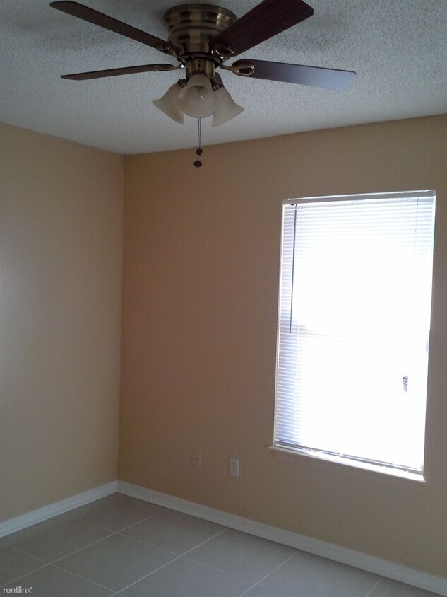 Primary Photo - 2 br, 1.5 bath Townhome - 7675 Jana Ln S