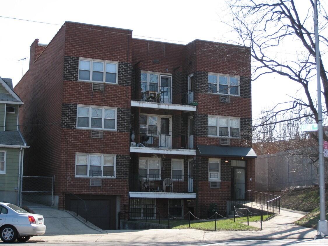 Building Photo - 8582 Eliot Ave