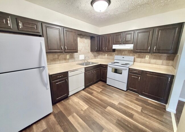 Building Photo - Derby Run Apartments