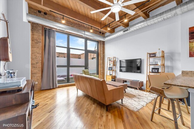 Foto del edificio - 1040 W Adams St