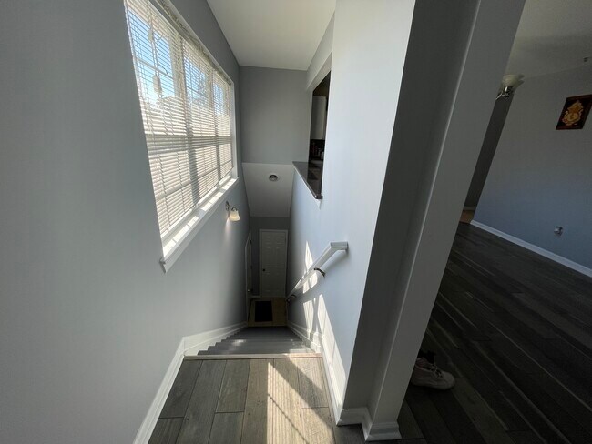 Building Photo - 3 Mayer Dr