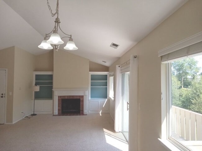 Building Photo - 1027 Auburn Ln