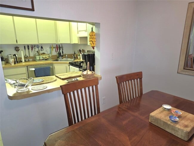 Building Photo - 1281 Pine Ridge Cir E