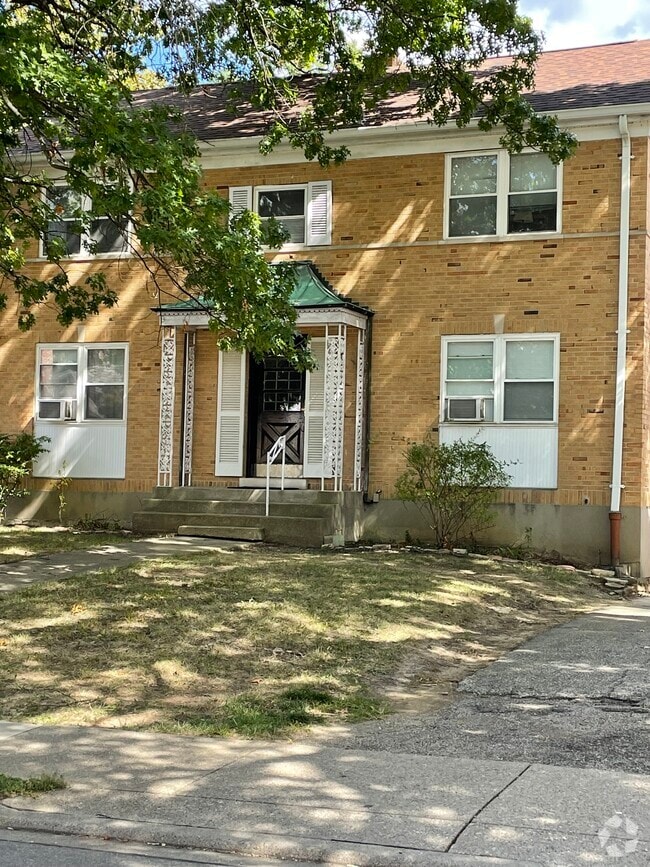 Building Photo - 40 Pleasant Ridge Ave