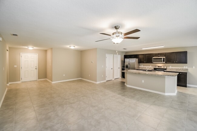 Building Photo - 7355 New Mdws Ct