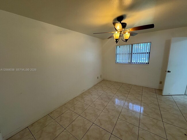 Foto del edificio - 8793 NW 39th St