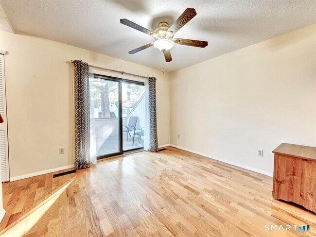 Foto del edificio - 122 Cottonwood Rd