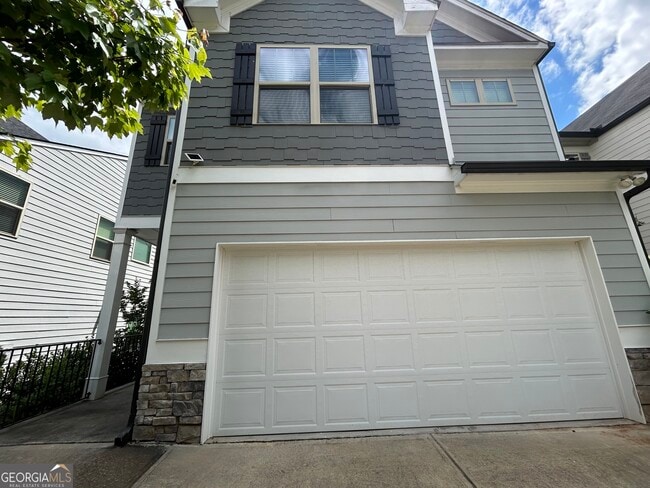 Building Photo - 3956 Lake Manor Way