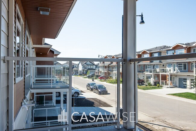 Photo du bâtiment - 17217-1729A 9A Ave SW