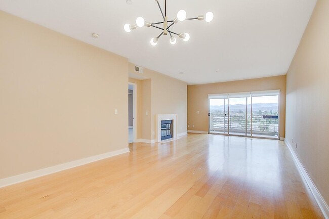 Foto del edificio - 11815 Laurelwood Dr