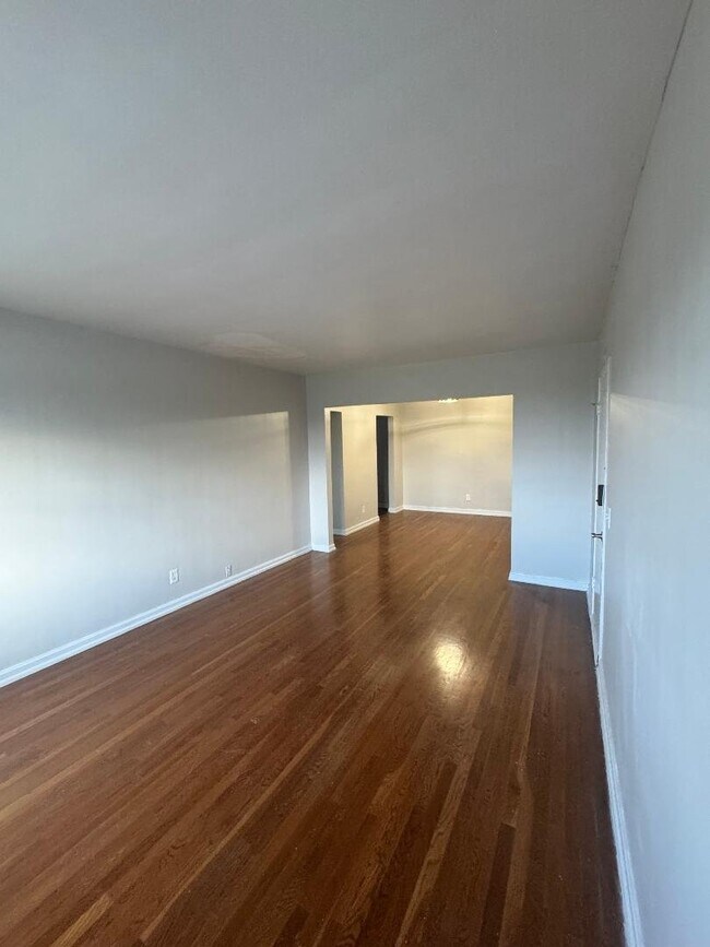 Building Photo - 1607 Asmann Ave