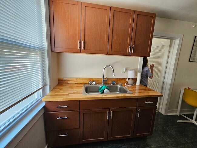 Foto del edificio - 7328 N Honore St