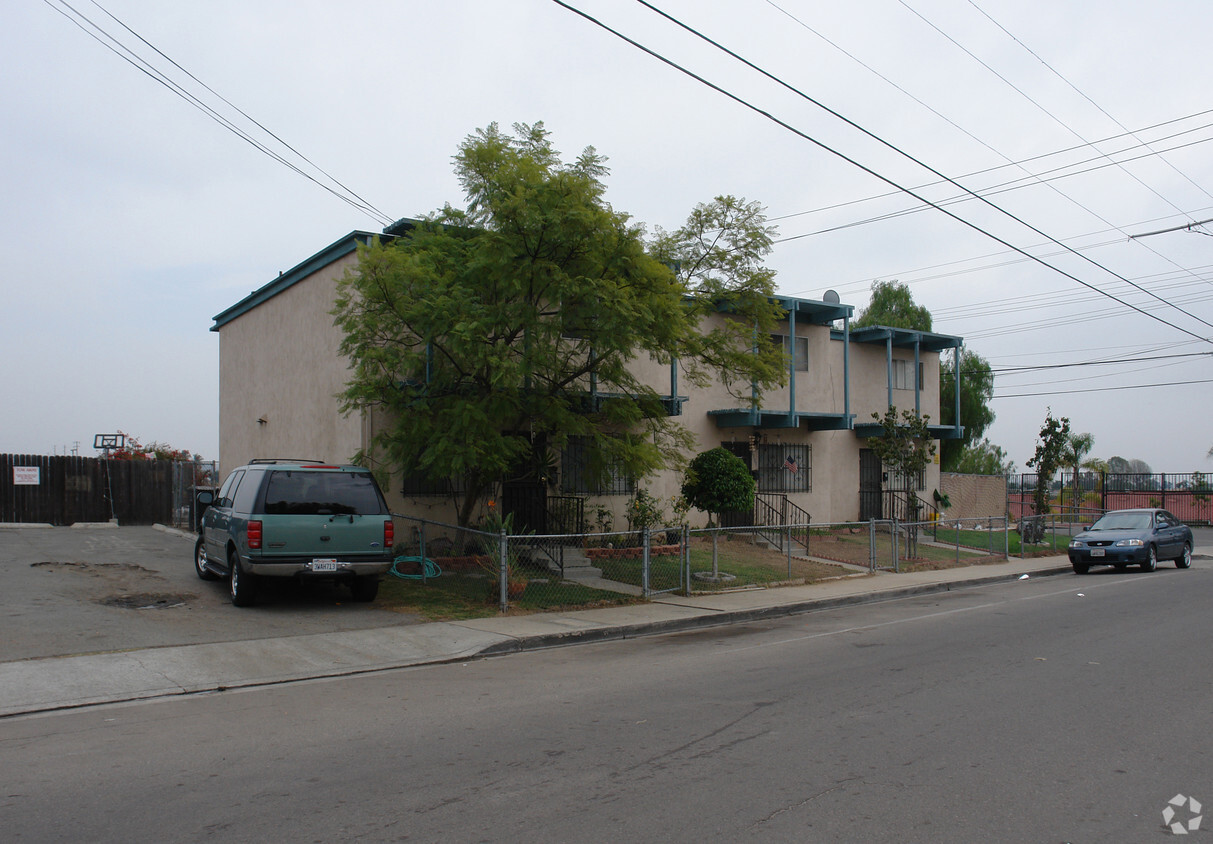 Primary Photo - 2305 Modesto St