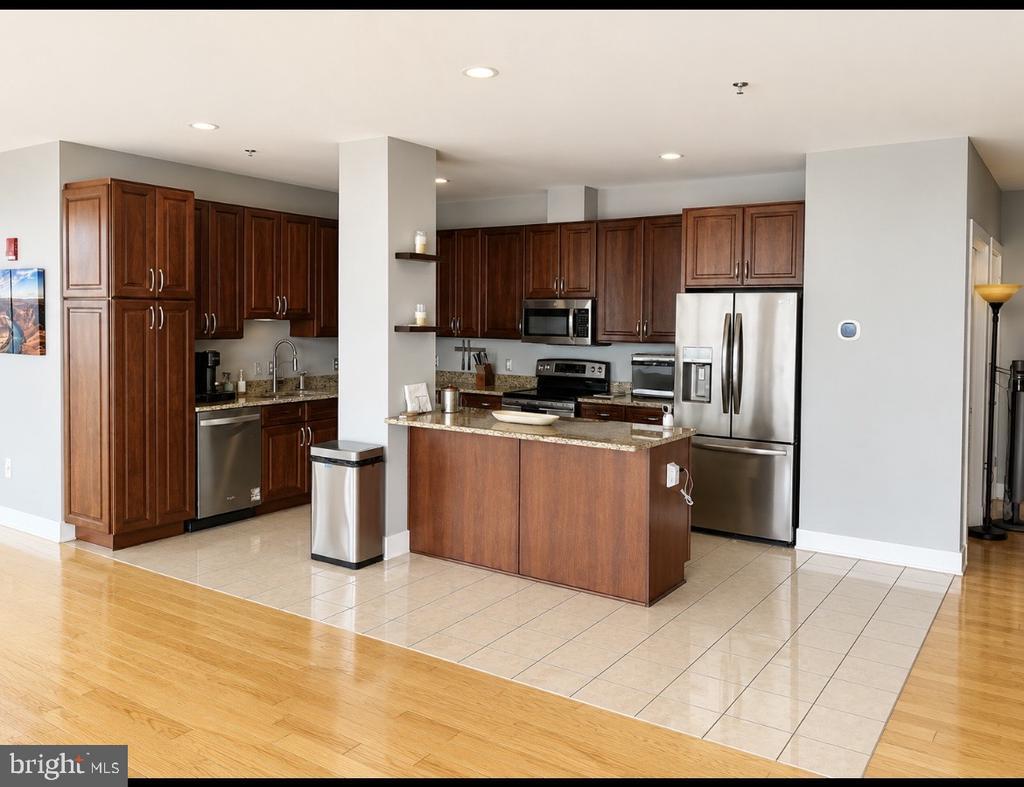 Building Photo - 2772 Lighthouse Point E