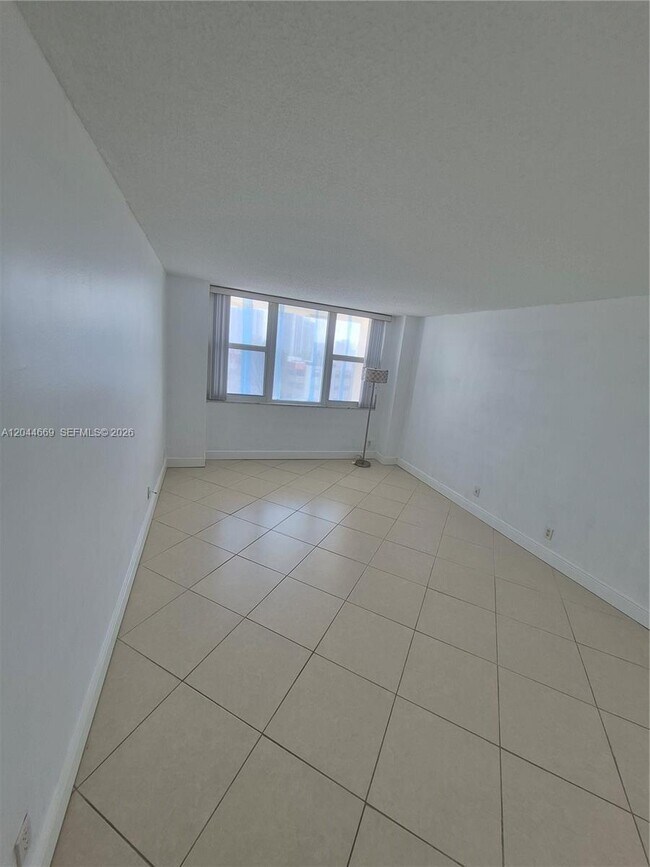 Building Photo - 3180 S Ocean Dr