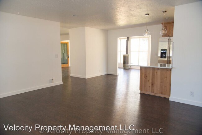 Building Photo - 3 br, 2 bath House - 130 SE 15th St.