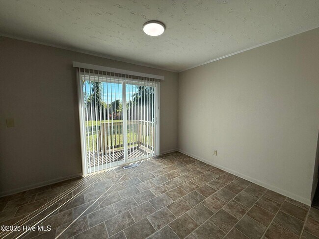 Foto del edificio - 712 W Pineland Dr