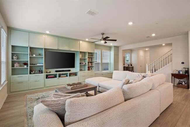 Building Photo - 7805 House Finch Dr