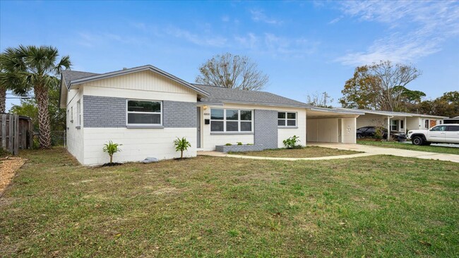 Building Photo - 4800 Key Largo Dr W