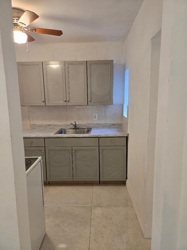 Foto del edificio - 1020 NW 147th St