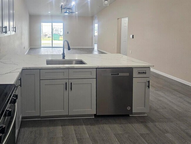 Foto del edificio - 11154 Pendleton Ave