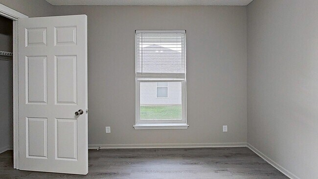 Foto del edificio - Oak Grove 2 Bedroom 1 1/2 Bath Duplex