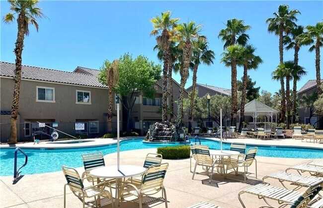 Foto del edificio - BEAUTIFUL SPACIOUS TOP FLOOR 2 BEDROOM & 2 FULL BATHROOM CONDO IN THE SOUTHWEST