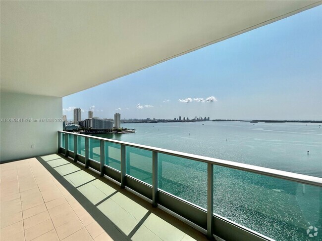 Building Photo - 1331 Brickell Bay Dr