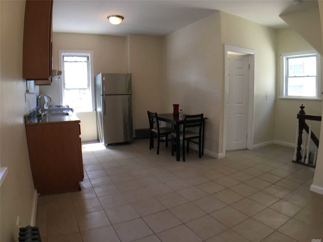 Primary Photo - 132 Lincoln Ave