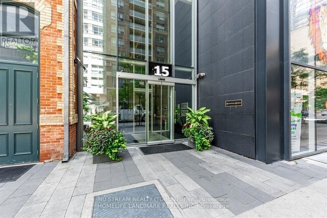 Building Photo - 15-2515 Grenville St