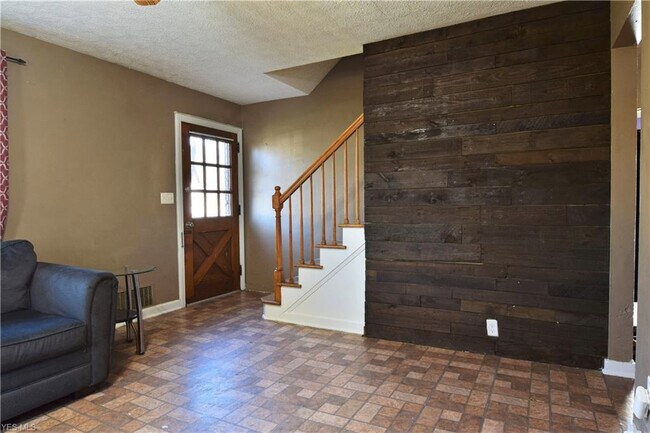 Building Photo - 1558 Beechwood St NE